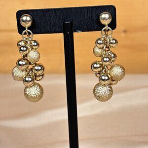 Vintage Style Gold Tone Bead Cluster Dangle Clip-On Earrings B16